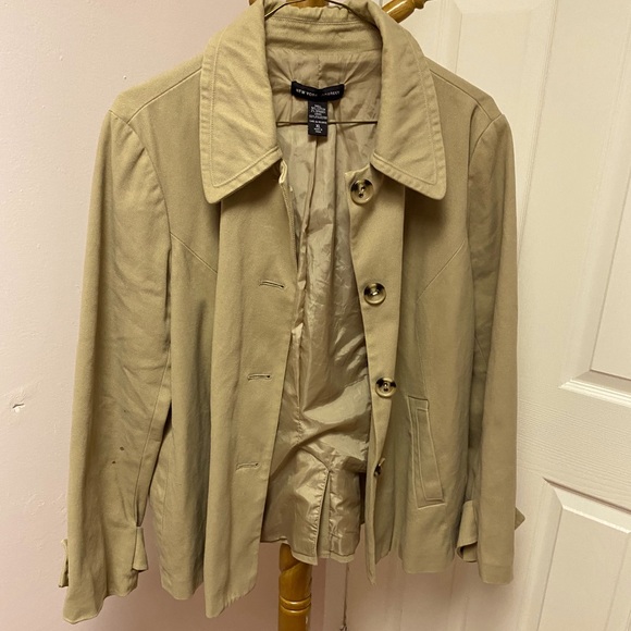 New York & Company Jackets & Blazers - ❤️3/25❤️new york and company coat